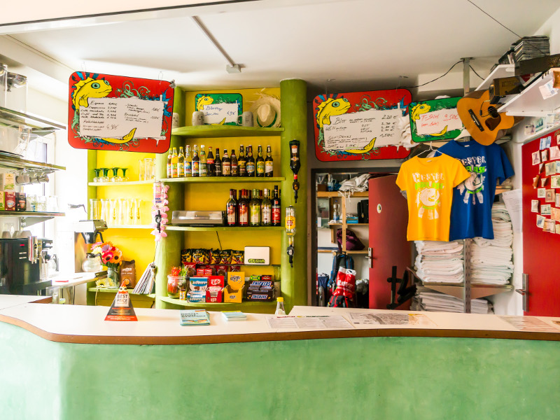 https://www.babelfish-hostel.de/media/Galeryhostel/001 hostel bar.jpg
